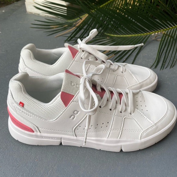 On Running Shoes - On CLOUD The Roger Clubhouse in White and Rosewood / Pink Sneakers Womens Sz 9.5